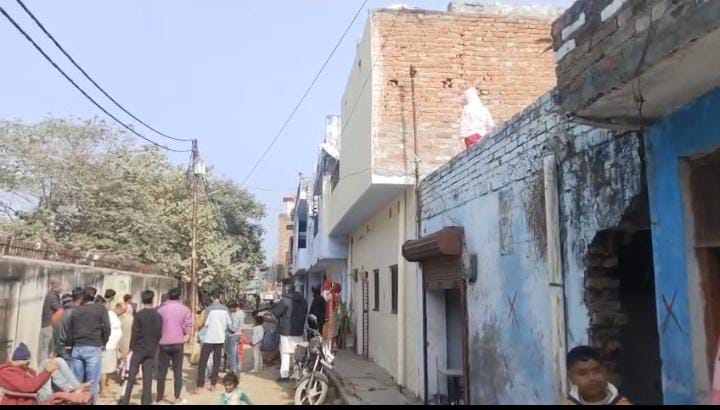 बरेली में लाल निशान से दहशत, बरेली में मचा हड़कंप,300 घरों और 50 दुकानों पर चला नगर निगम का डंडा,सड़क चौड़ीकरण के नाम पर उजड़ने का डर, लोग और व्यापारी परेशान