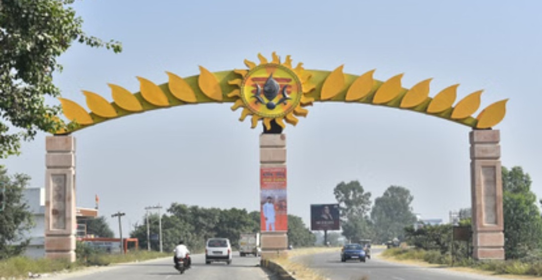 बरेली नाथ नगरी के चारों ओर भव्य द्वार, शिव प्रतीकों से सजा-संवर रहा बरेली आस्था, पहचान और विकास का नया संगम