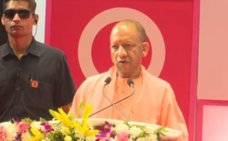 अब डर और दंगों का दौर खत्म, अब सुरक्षित हुआ यूपी का माहौल,लखनऊ में सीएम योगी का बड़ा बयान अब अपराधियों के लिए कोई जगह नहीं