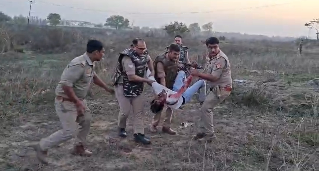 इज्जतनगर में डबल मर्डर का आरोपी मुठभेड़ में ढेर सास-साले की हत्या कर फरार चल रहे अफसर उर्फ बौरा को पुलिस ने घेरकर मार गिराया