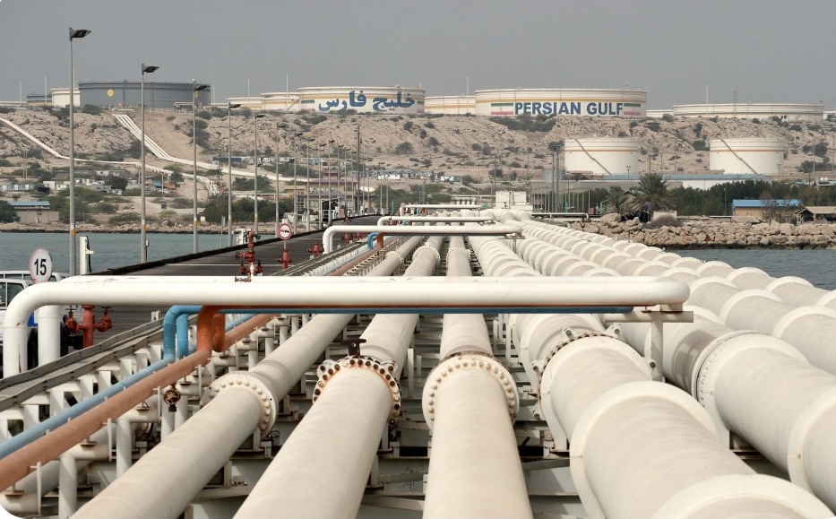 ईरान के तेल पर टिकी दुनिया की नजर! खार्ग आइलैंड को लेकर बढ़ी हलचल, बड़े टकराव के आसार