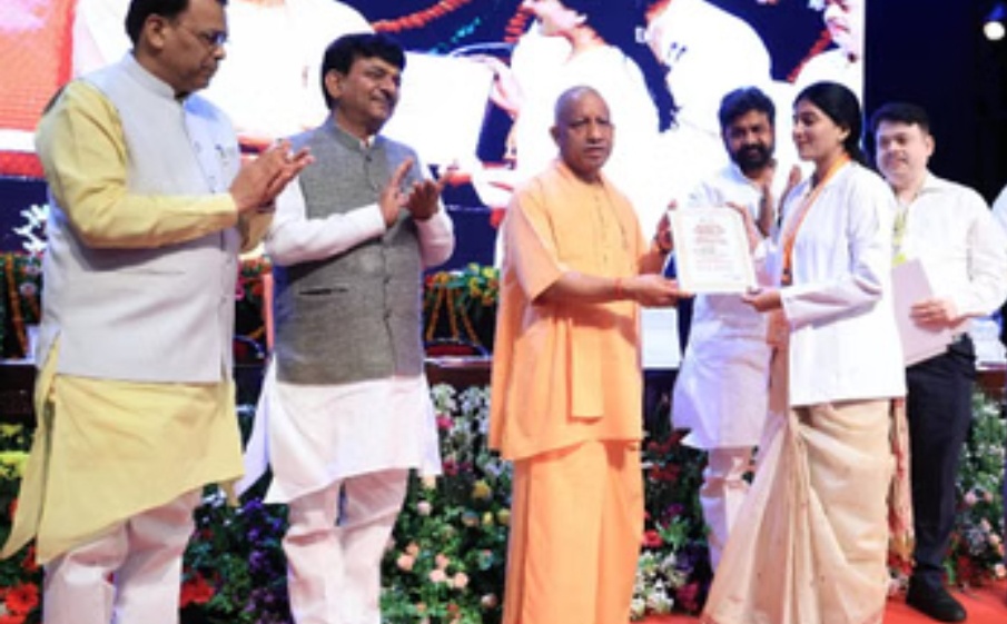 घूसखोरी से सिस्टम होता है खोखला, अब यूपी में योग्यता के दम पर मिल रही नौकरी : सीएम योगी