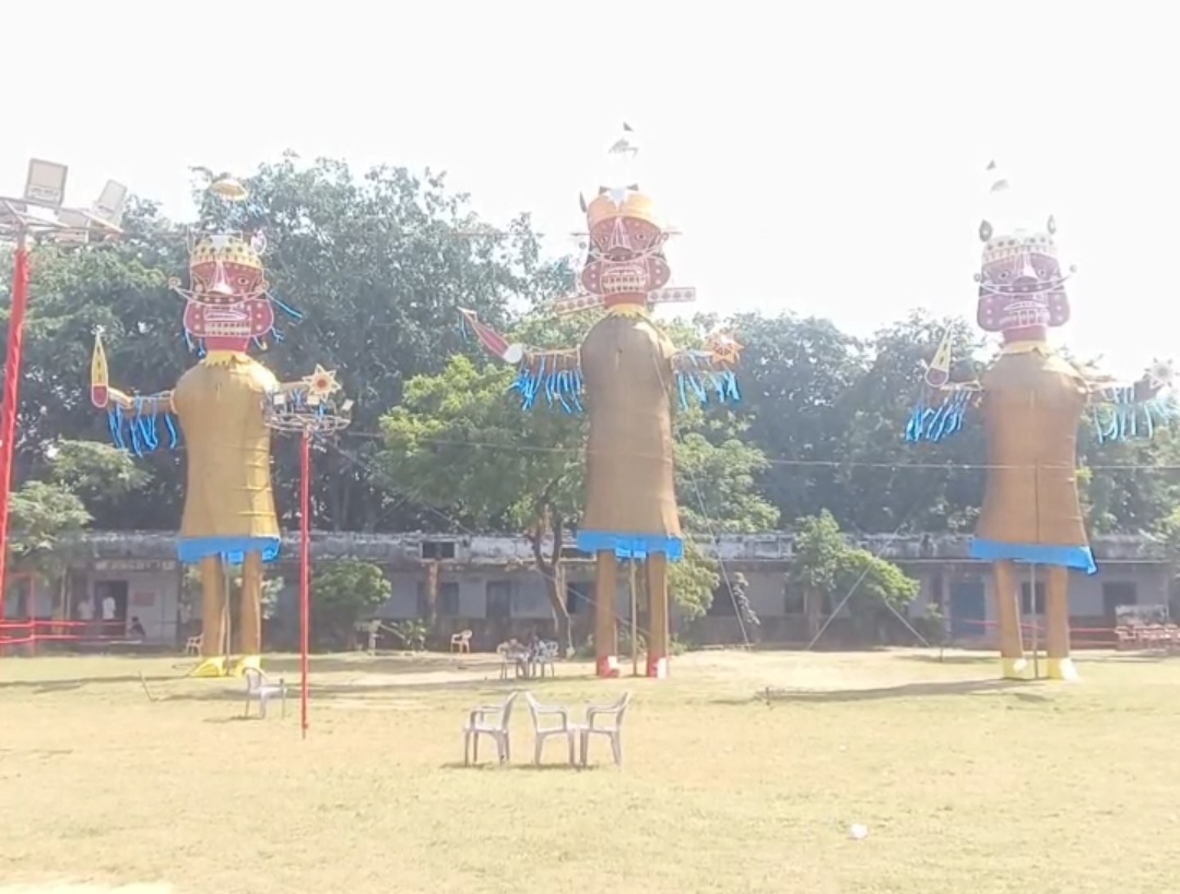 बरेली में 38 स्थानों पर जलेगा रावण, 459 साल पुरानी परंपरा आज भी कायम हार्टमैन ग्राउंड में 55 फीट के रावण का होगा दहन, मॉडल टाउन में भी जुटेगी भीड  सुरक्षा में 700 से ज्यादा पुलिसकर्मी और पीएसी के जवान तैनात